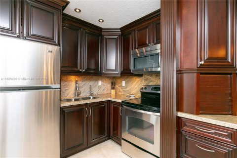 Condo in Hallandale Beach, Florida, 1 bedroom  № 1980962 - photo 9