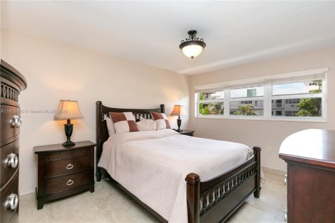 Condo in Hallandale Beach, Florida, 1 bedroom  № 1980962 - photo 23
