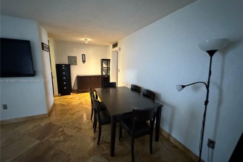Снять в аренду кондоминиум в Майами, Флорида 1 спальня, 56.76м2, № 1968878 - фото 1