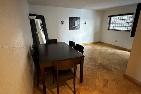 Снять в аренду кондоминиум в Майами, Флорида 1 спальня, 56.76м2, № 1968878 - фото 3