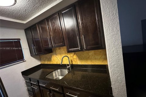 Снять в аренду кондоминиум в Майами, Флорида 1 спальня, 56.76м2, № 1968878 - фото 10