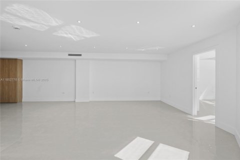 Снять в аренду кондоминиум в Майами, Флорида 2 спальни, 91.97м2, № 1977834 - фото 10