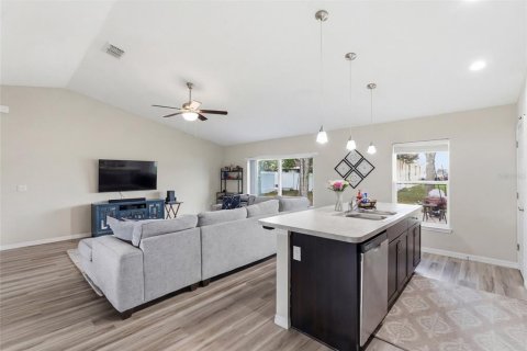 House in Ocala, Florida 3 bedrooms, 155.24 sq.m. № 2206226 - photo 10