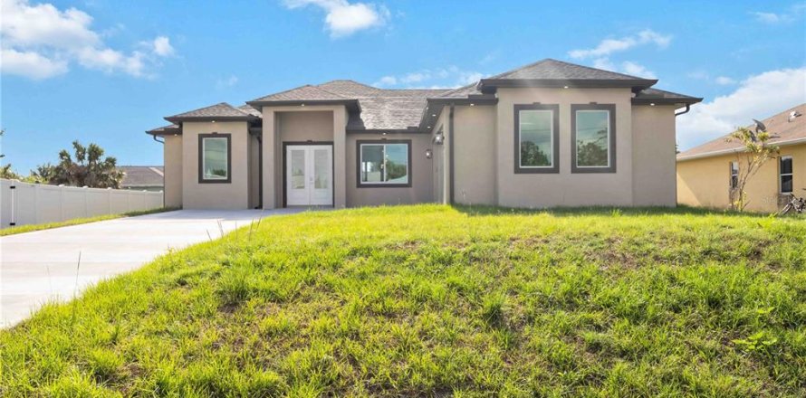 House in Englewood, Florida 3 bedrooms, 156.91 sq.m. № 1745257