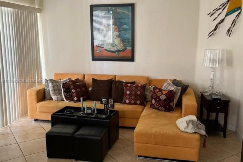 Condo in Doral, Florida, 3 bedrooms  № 2012576