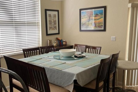 Condo in Doral, Florida, 3 bedrooms  № 2012576 - photo 3