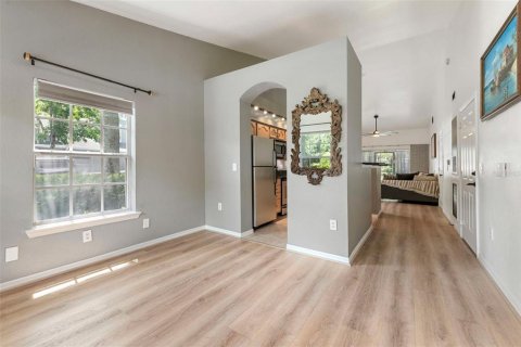 Condo in Palm Harbor, Florida, 2 bedrooms № 2197225 - photo 4