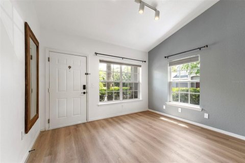 Condo in Palm Harbor, Florida, 2 bedrooms № 2197225 - photo 5