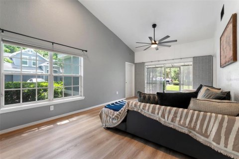 Condo in Palm Harbor, Florida, 2 bedrooms № 2197225 - photo 6