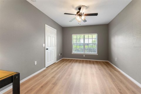 Condo in Palm Harbor, Florida, 2 bedrooms № 2197225 - photo 17