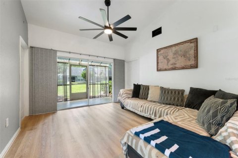 Condo in Palm Harbor, Florida, 2 bedrooms № 2197225 - photo 7