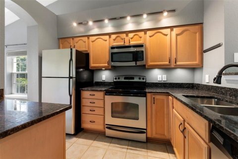 Condo in Palm Harbor, Florida, 2 bedrooms № 2197225 - photo 12