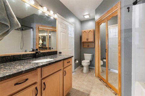 Condo in Palm Harbor, Florida, 2 bedrooms № 2197225 - photo 18