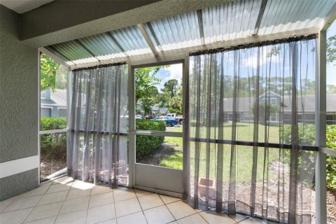 Condo in Palm Harbor, Florida, 2 bedrooms № 2197225 - photo 24