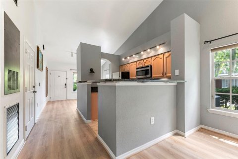 Condo in Palm Harbor, Florida, 2 bedrooms № 2197225 - photo 11