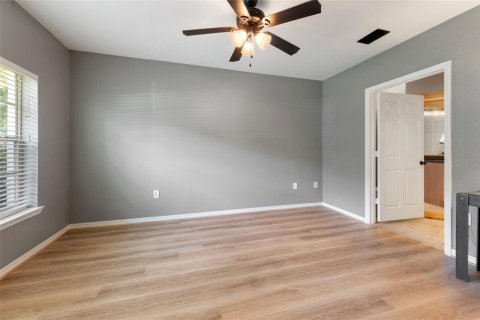 Condo in Palm Harbor, Florida, 2 bedrooms № 2197225 - photo 15