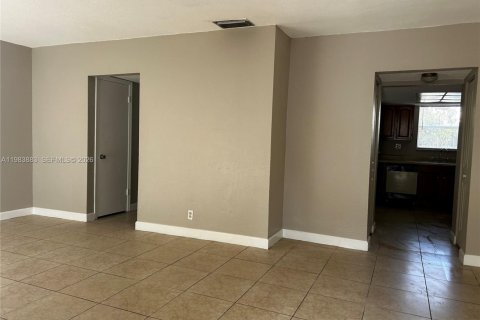 Villa ou maison à vendre à North Lauderdale, Floride: 3 chambres, 128.21 m2 № 2049491 - photo 12