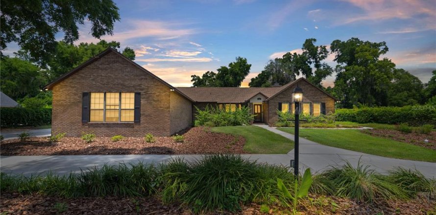 House in Ocala, Florida 4 bedrooms, 335.84 sq.m. № 1199962