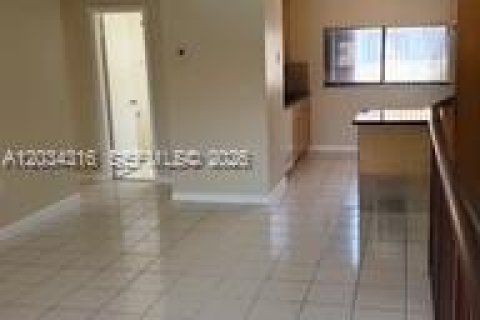 Copropriété à louer à Hialeah, Floride: 2 chambres, 85.93 m2 № 2085062 - photo 4