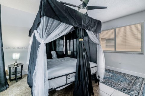 Villa ou maison à louer à Miami, Floride: 4 chambres, 185.8 m2 № 2009721 - photo 13