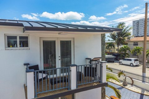 Villa ou maison à louer à Miami, Floride: 4 chambres, 185.8 m2 № 2009721 - photo 22