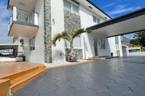 Casa en Miami, Florida 4 dormitorios, 185.8 m2 № 2009721