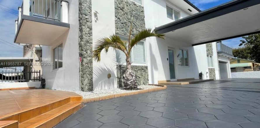 Villa ou maison à Miami, Floride 4 chambres, 185.8 m2 № 2009721