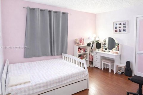 Condo in Miami, Florida, 3 bedrooms  № 2001404 - photo 3