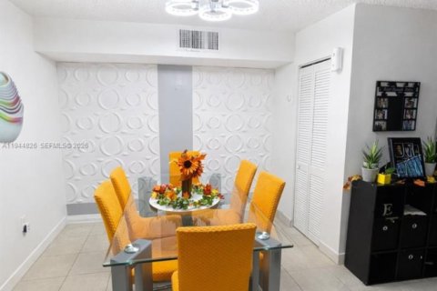 Condo in Miami, Florida, 3 bedrooms  № 2001404 - photo 8