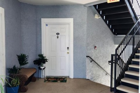 Condo in Orlando, Florida, 2 bedrooms  № 1821352 - photo 1