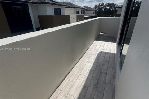 House in Miami, Florida 5 bedrooms № 1948255 - photo 25