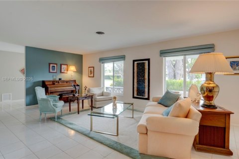Casa en venta en Miami, Florida, 3 dormitorios, 185.06 m2 № 2003763 - foto 3