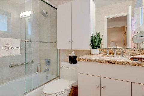 Casa en venta en Miami, Florida, 3 dormitorios, 185.06 m2 № 2003763 - foto 19