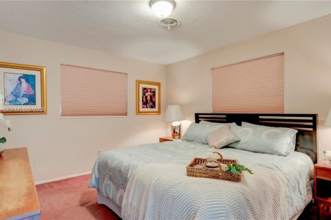 Casa en venta en Miami, Florida, 3 dormitorios, 185.06 m2 № 2003763 - foto 16