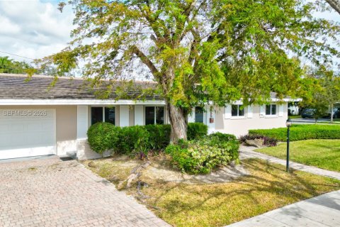 Casa en venta en Miami, Florida, 3 dormitorios, 185.06 m2 № 2003763 - foto 1