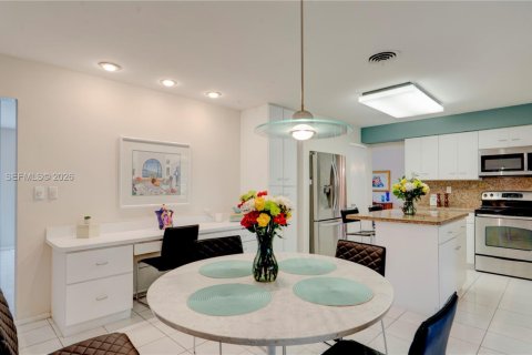 Casa en venta en Miami, Florida, 3 dormitorios, 185.06 m2 № 2003763 - foto 7