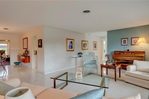 Casa en venta en Miami, Florida, 3 dormitorios, 185.06 m2 № 2003763 - foto 4