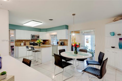 Casa en venta en Miami, Florida, 3 dormitorios, 185.06 m2 № 2003763 - foto 8