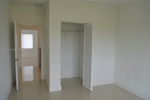 Casa en venta en Florida City, Florida, 5 dormitorios, 176.7 m2 № 1981991 - foto 21