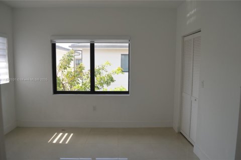 Casa en venta en Florida City, Florida, 5 dormitorios, 176.7 m2 № 1981991 - foto 22