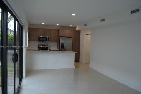 Casa en venta en Florida City, Florida, 5 dormitorios, 176.7 m2 № 1981991 - foto 7