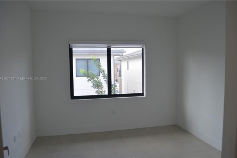 Casa en venta en Florida City, Florida, 5 dormitorios, 176.7 m2 № 1981991 - foto 14