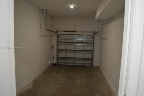 Casa en venta en Florida City, Florida, 5 dormitorios, 176.7 m2 № 1981991 - foto 11