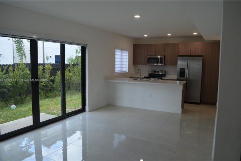 Casa en venta en Florida City, Florida, 5 dormitorios, 176.7 m2 № 1981991 - foto 6