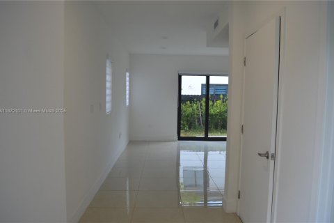 Casa en venta en Florida City, Florida, 5 dormitorios, 176.7 m2 № 1981991 - foto 3