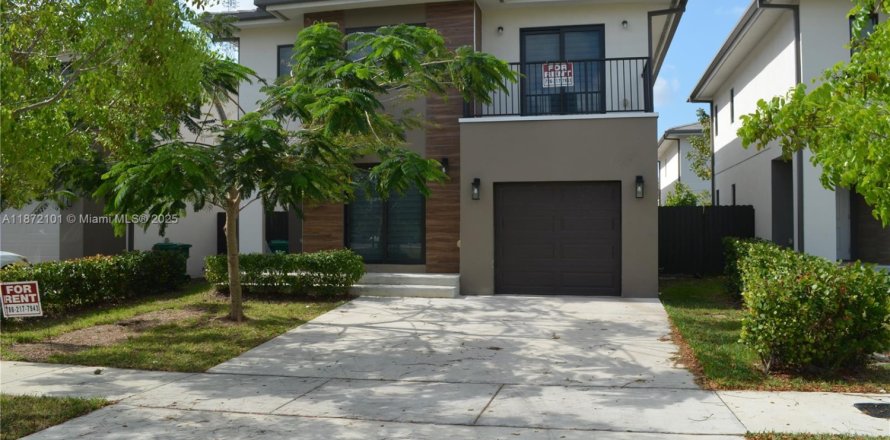 Casa en Florida City, Florida 5 dormitorios, 176.7 m2 № 1981991