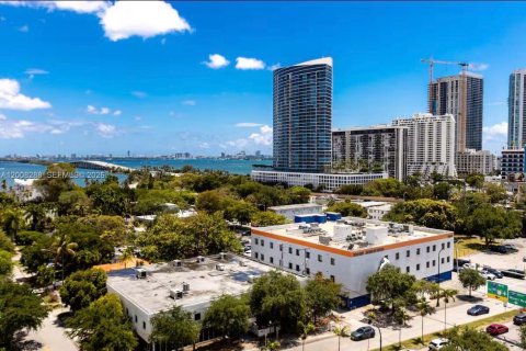 Condo in Miami, Florida, 1 bedroom № 2089989 - photo 2