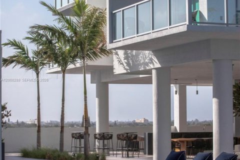 Condo in Miami, Florida, 1 bedroom № 2089989 - photo 9