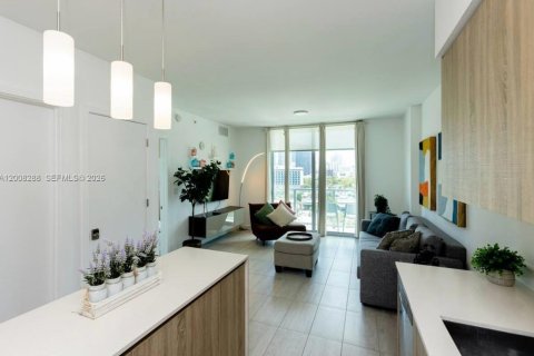 Condo in Miami, Florida, 1 bedroom № 2089989 - photo 3