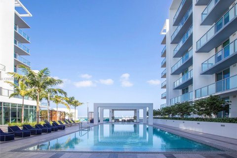 Condo in Miami, Florida, 1 bedroom № 2089989 - photo 11